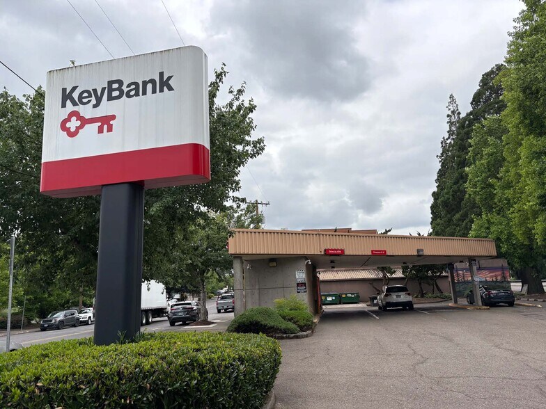 More Photos Of 10415 SE Main St, Milwaukie Bank For Sale