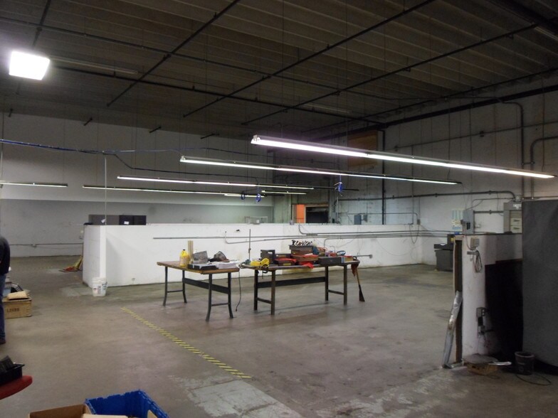 More Photos Of 1205-1421 Hill Ave, Mangonia Park Warehouse For Lease