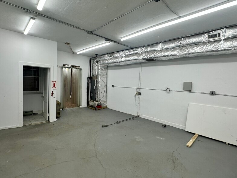 More Photos Of 328 High St, Burlington Storefront Retail Residential For Lease