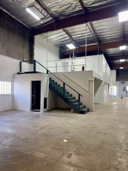 More Photos Of 9819 Glenoaks Blvd, Sun Valley Manufacturing For Sale