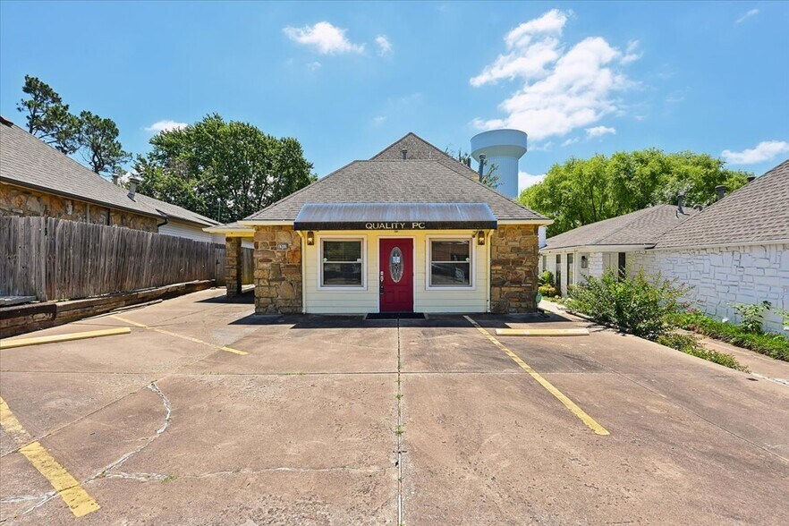 More Photos Of 4940 E 73rd St, Tulsa Office For Sale