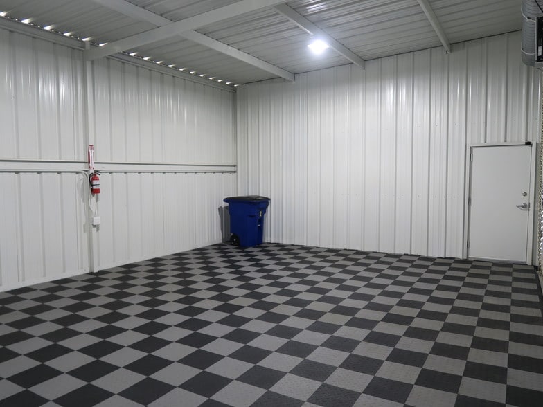 More Photos Of 5711 Star Ln, Houston Service For Lease