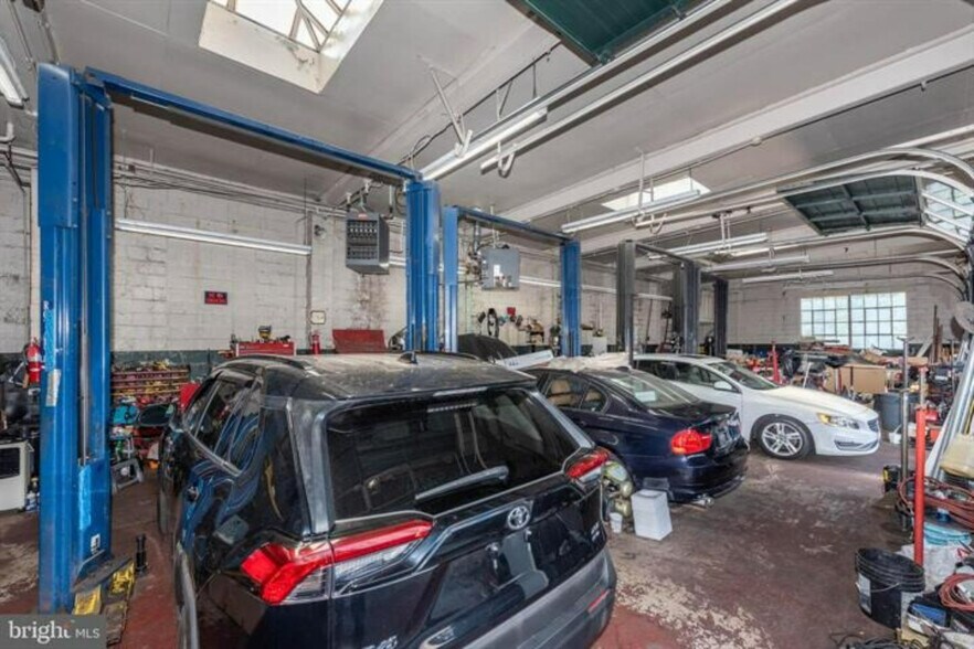 More Photos Of 3605 Wilkens Ave, Baltimore Auto Repair For Sale