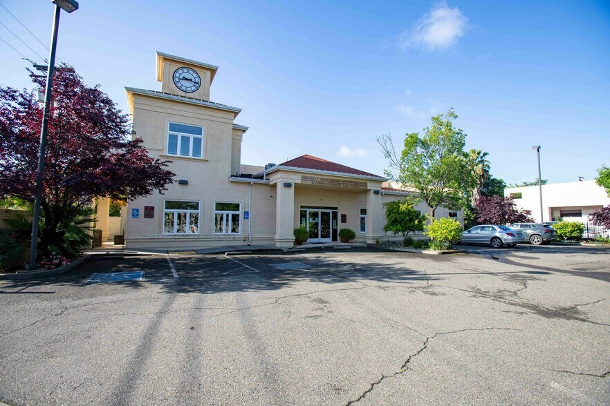 More Photos Of 2110 Railroad Ave, Redding Medical For Sale