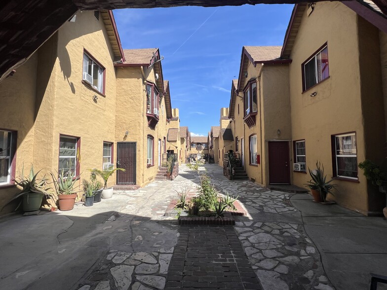 Primary Photo Of 1002 N Mariposa Ave, Los Angeles Apartments For Sale