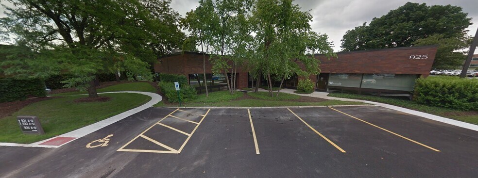 More Photos Of 925 N Plum Grove Rd, Schaumburg Medical For Lease