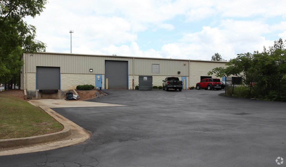 More Photos Of 631 Indian Trail Lilburn Rd, Lilburn Warehouse For Lease