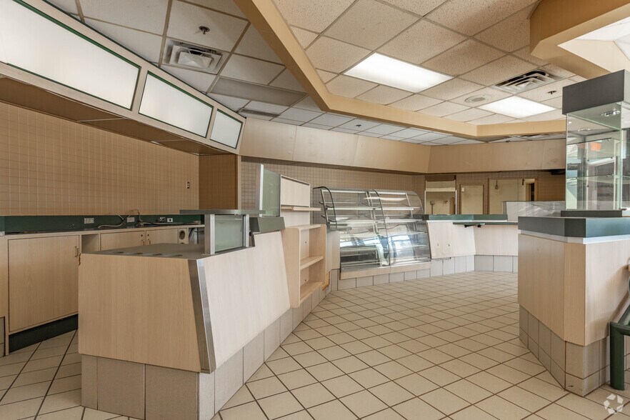 More Photos Of 1431-1527 Rebecca St, Oakville Unknown For Sale