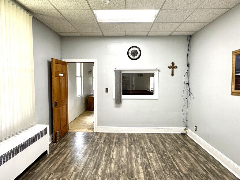 More Photos Of 346 Denison St, Baltimore Religious Facility For Sale