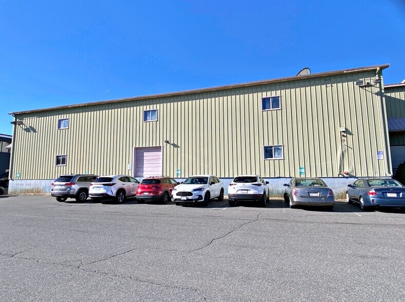 More Photos Of 35R Spencer St, Stoneham Industrial For Lease