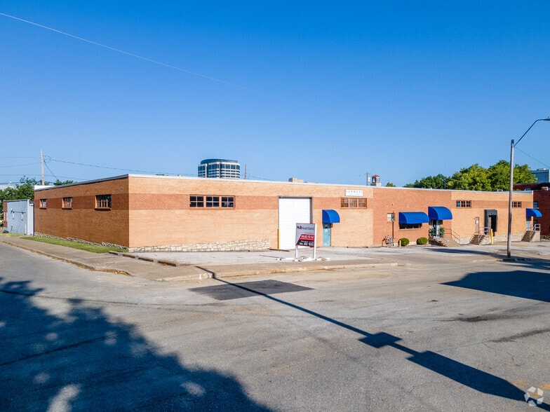 More Photos Of 2718 Holmes St, Kansas City Manufacturing For Lease