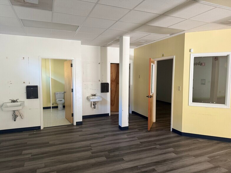 More Photos Of 621 Stephenson Ave, Savannah Daycare Center For Sale