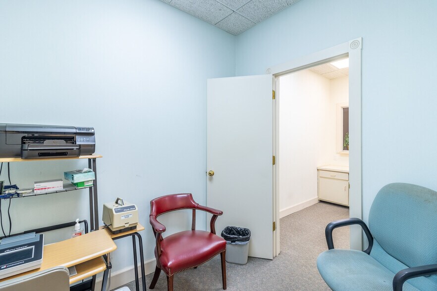 More Photos Of 1421 Ross Dr, Dalton Office For Sale