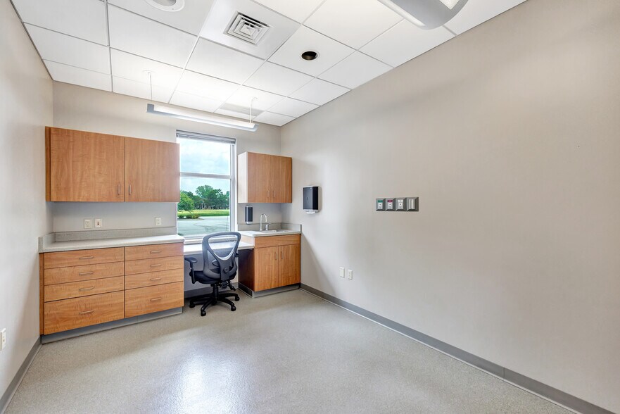 More Photos Of 2141 Lime Kiln Rd, Green Bay Medical For Sale