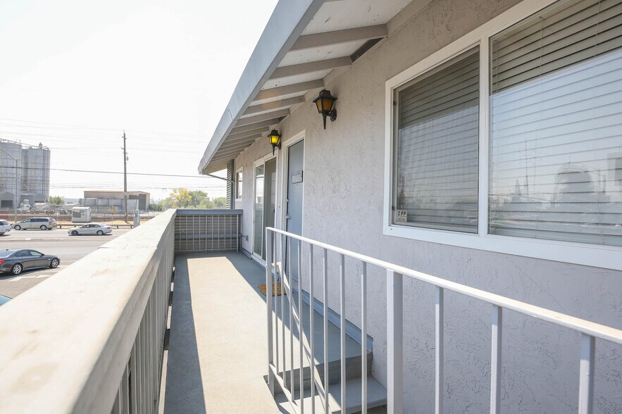 More Photos Of 8301 Folsom Blvd, Sacramento Storefront Retail Office For Lease