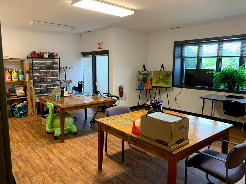 More Photos Of 930-936 Lenape Dr, New Britain Office For Sale