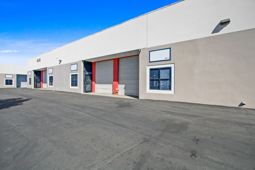 More Photos Of 2005 Raymer Ave, Fullerton Warehouse For Lease