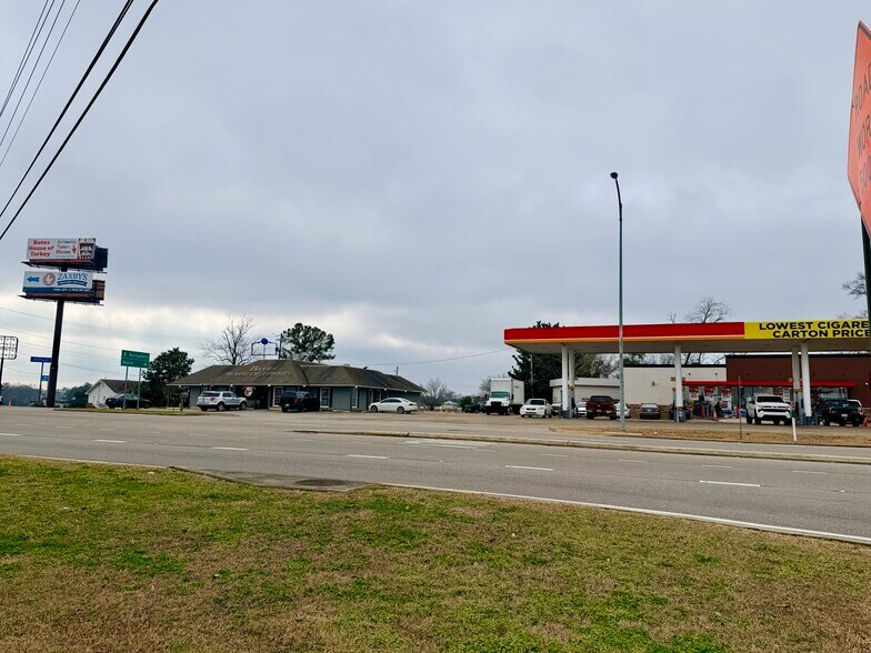 More Photos Of 1007 Fort Dale Rd, Greenville Service Station For Sale