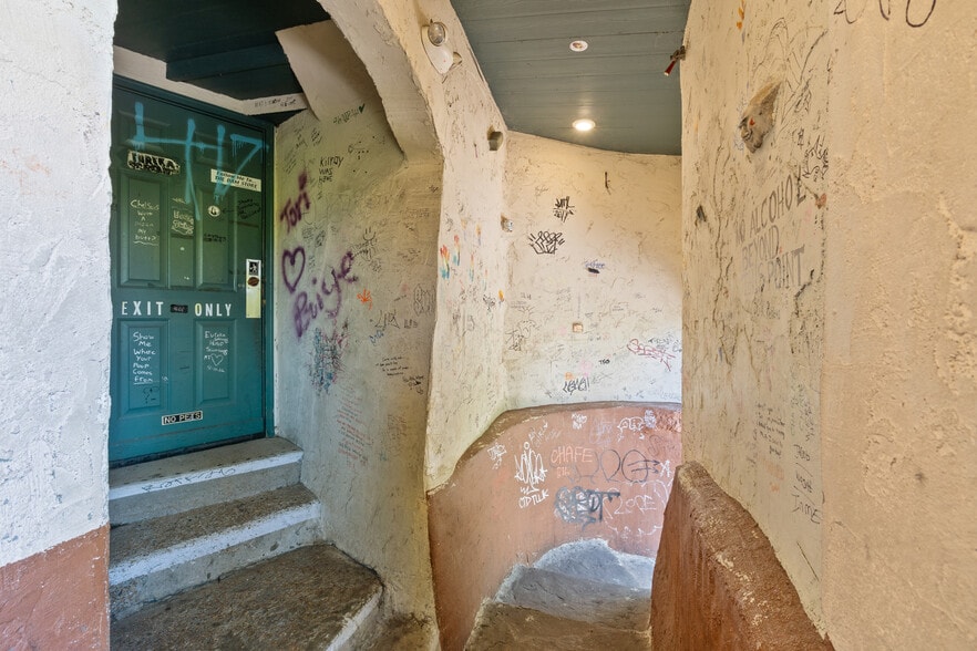 More Photos Of 10 Mountain St, Eureka Springs Restaurant For Sale