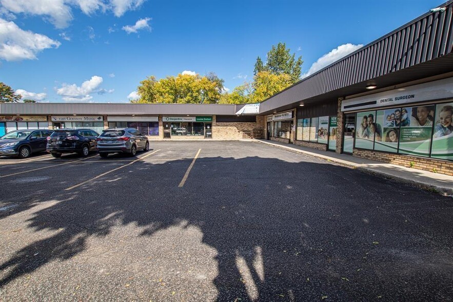 Primary Photo Of 914 Murphy Rd, Sarnia General Retail For Lease