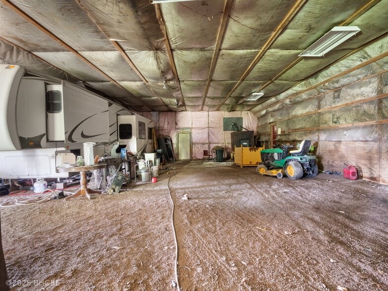 More Photos Of 1247 Illinois Dr, Knoxville Sports And Entertainment For Sale