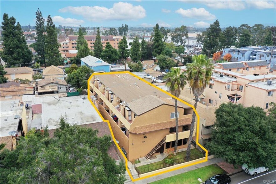 More Photos Of 709 E Chestnut Ave, Santa Ana Apartments For Sale