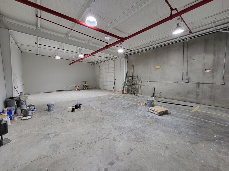 More Photos Of 4754 Shavano Oak, San Antonio Light Distribution For Lease