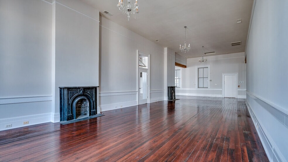 More Photos Of 36 W Broughton St, Savannah Office For Lease