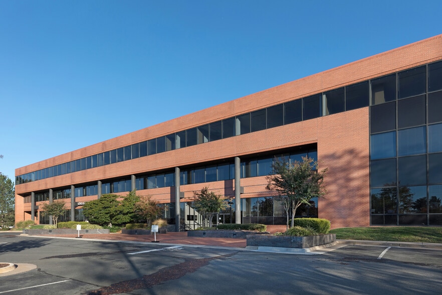 More Photos Of 13135 Lee Jackson Hwy, Fairfax Office For Lease