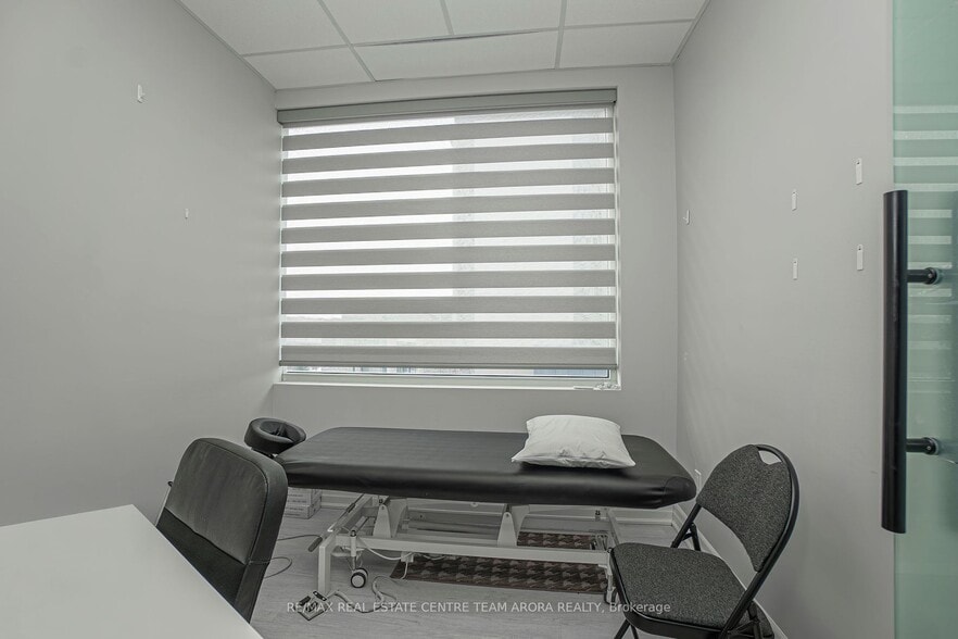 More Photos Of 268 Derry Rd W, Mississauga Office For Sale