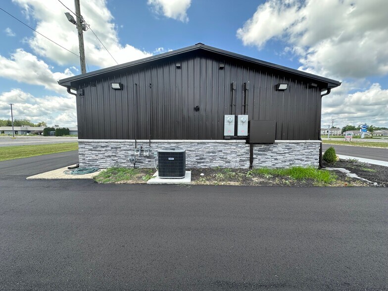 More Photos Of 14501 W Commerce Rd, Daleville Freestanding For Lease