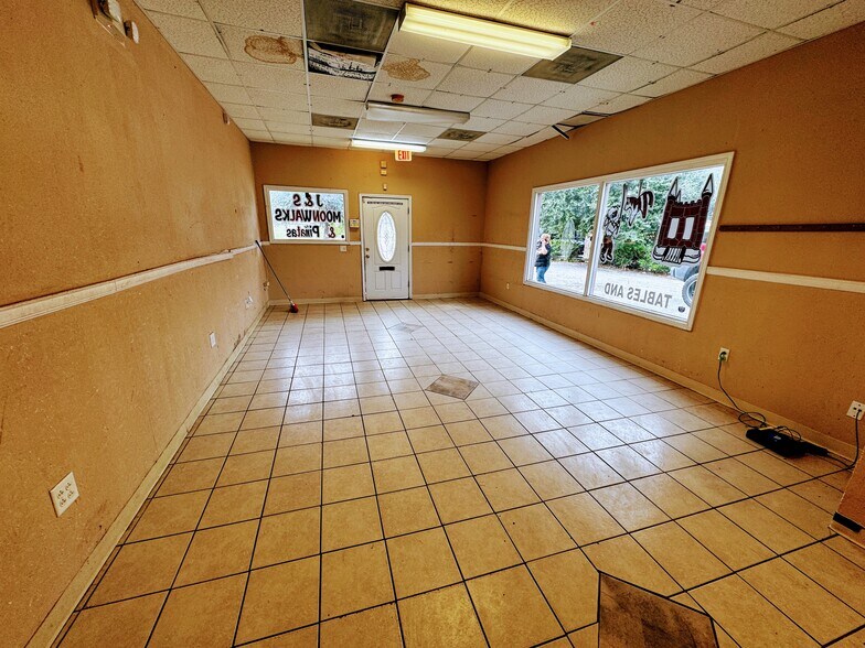 More Photos Of 2555 Allen Genoa Rd, Pasadena Freestanding For Sale