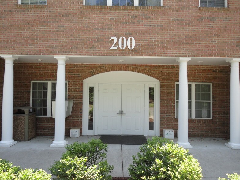 More Photos Of 200 Mountain Rd, Farmington Office For Lease