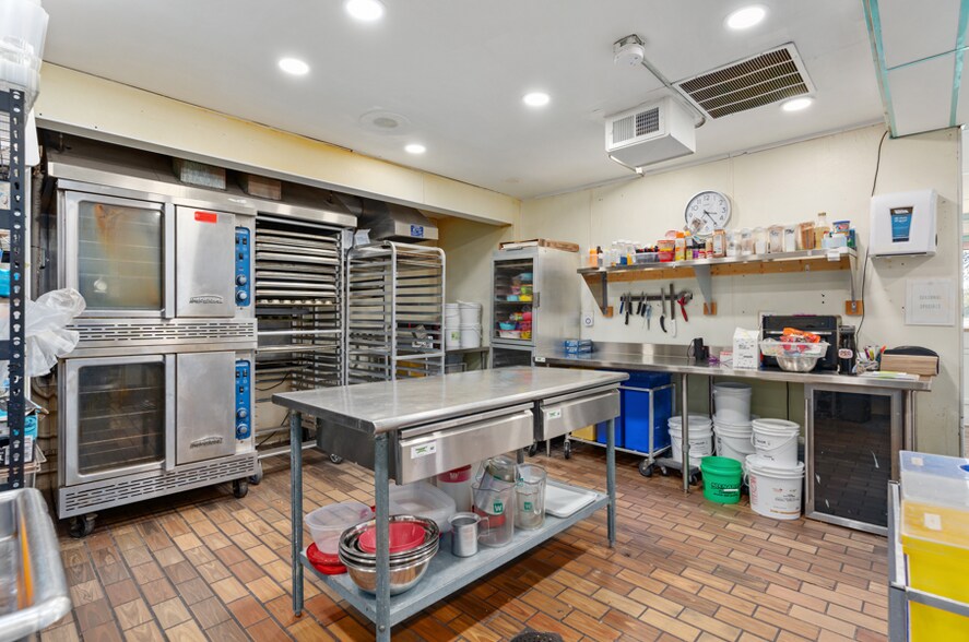 More Photos Of 970 Newton St, Baldwin Restaurant For Sale