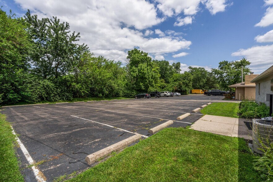 More Photos Of 2233 Miamisburg-Centerville Rd, Dayton Office For Sale