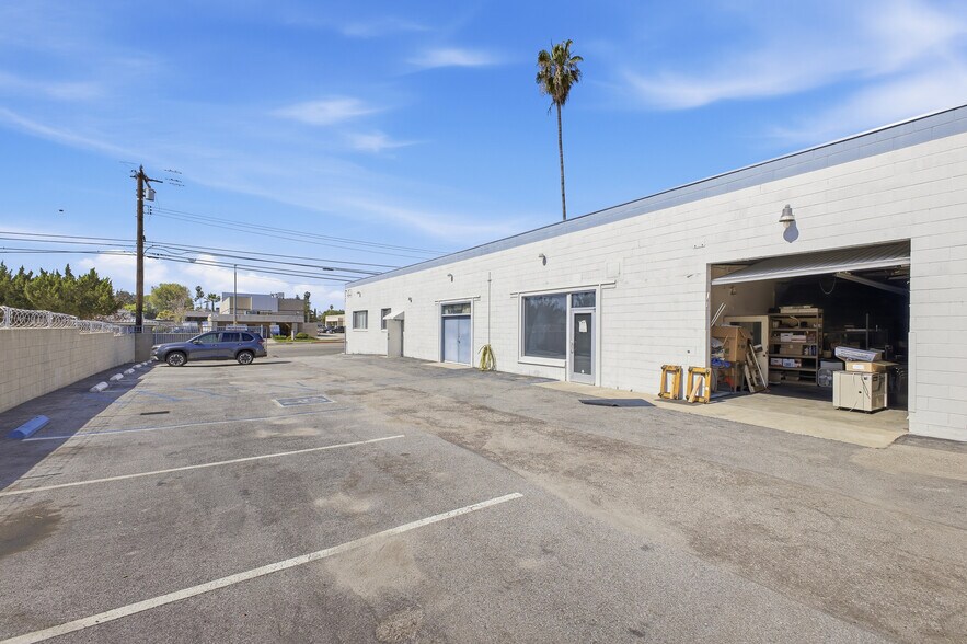 More Photos Of 2000 S Myrtle Ave, Monrovia Service For Lease