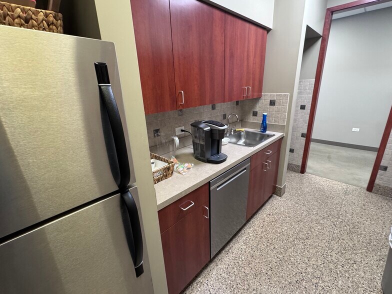 More Photos Of 1159 N Main St, Glendale Heights Office For Sale