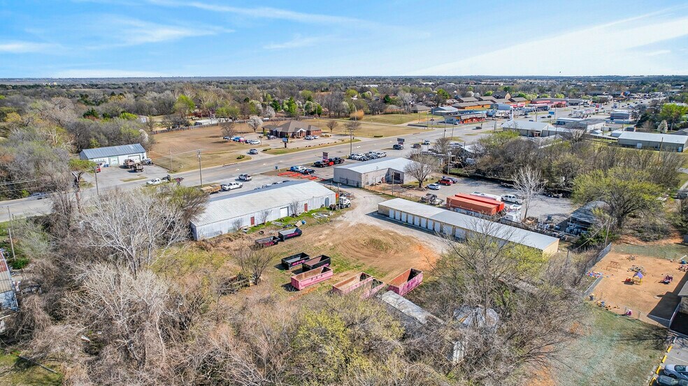 More Photos Of 1505 N Main St, Newcastle Warehouse For Sale