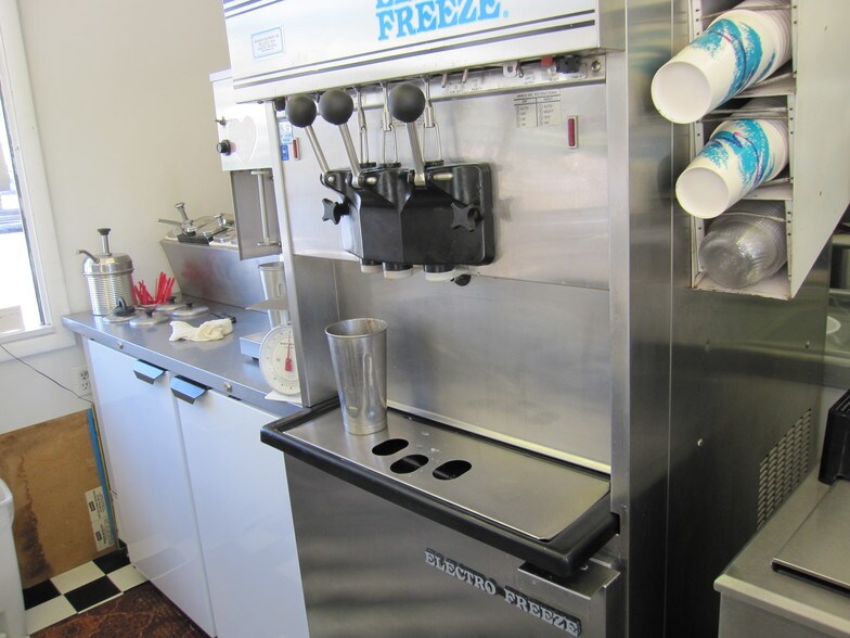 More Photos Of 413 Bank St, Lodi Restaurant For Sale
