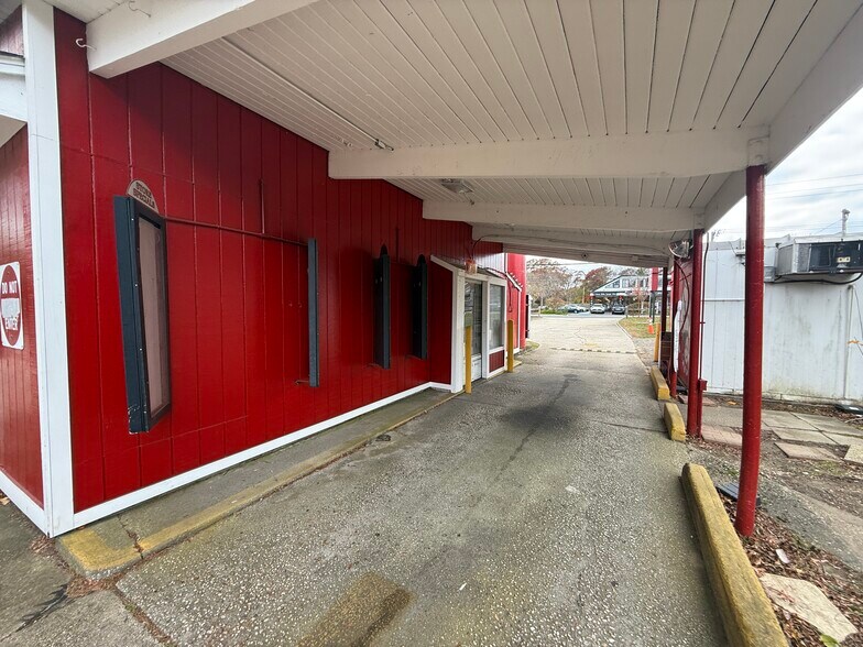 More Photos Of 295 Lake Ave, Saint James Convenience Store For Lease