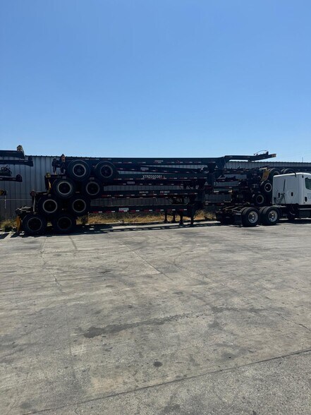 More Photos Of 10986 Vulcan St, South Gate Contractor Storage Yard For Sale