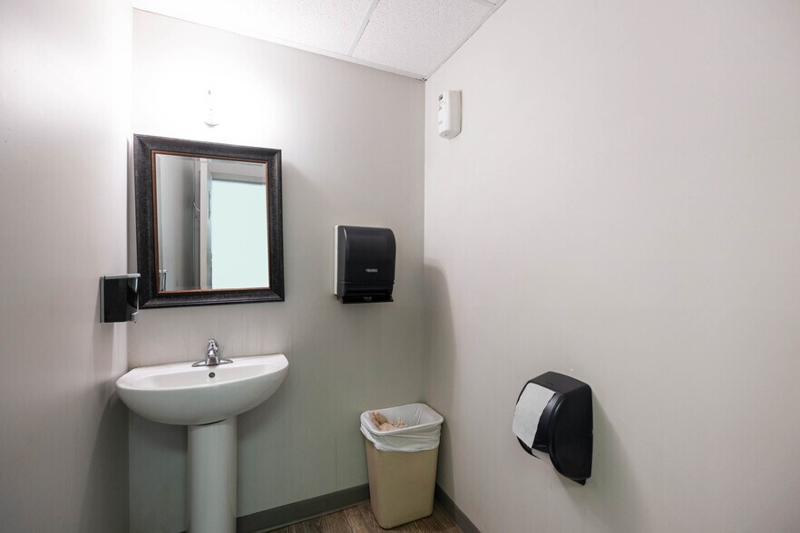 More Photos Of 8030 Golosky Av, Fort McMurray Truck Terminal For Lease