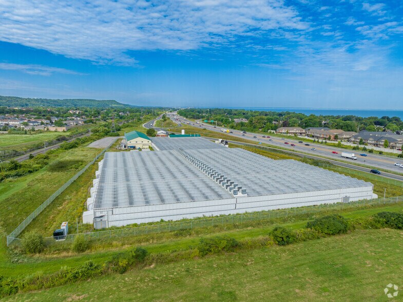 More Photos Of 378 South Service Rd, Grimsby Shelter For Sale