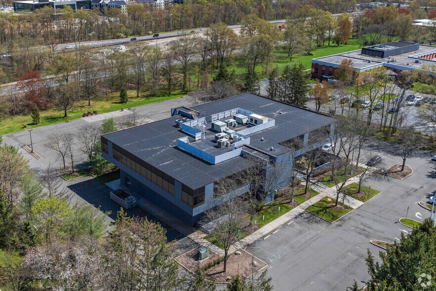 More Photos Of 95 Chestnut Ridge Rd, Montvale Office For Lease