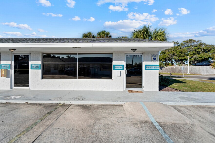 More Photos Of 599 Sherwood Ave, Satellite Beach General Retail For Lease