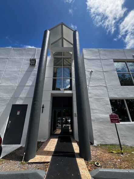 More Photos Of 2627 NE 203rd St, Aventura Office For Lease