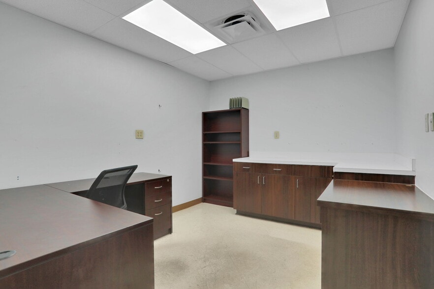 More Photos Of 1736 University Blvd S, Jacksonville Medical For Lease