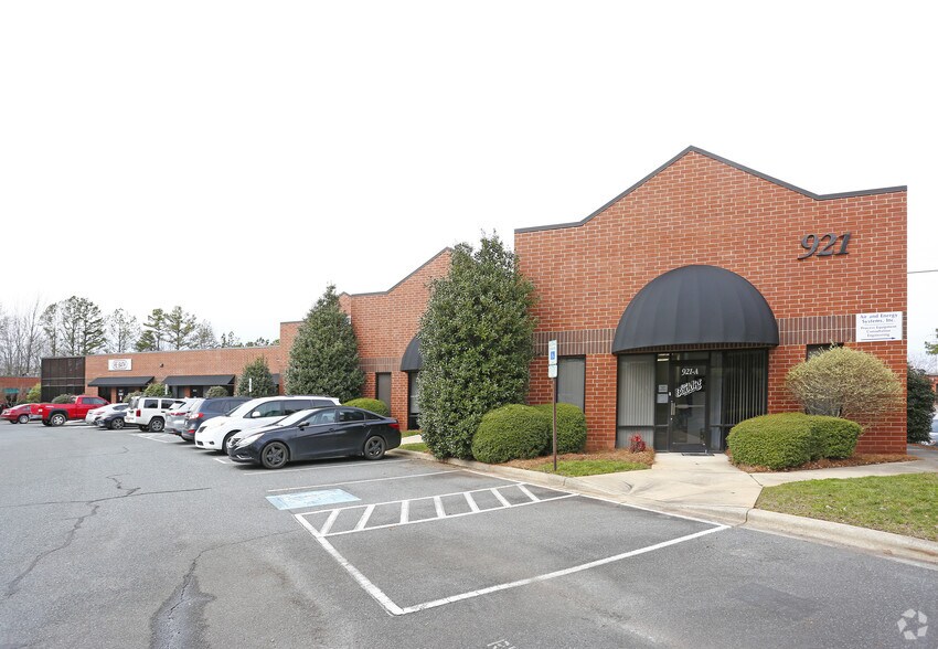 More Photos Of 921 Matthews Mint Hill Rd, Matthews Warehouse For Lease