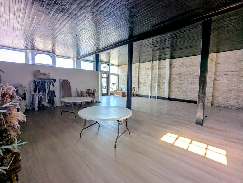 More Photos Of 1017 Washington Ave, Bay City Storefront Retail Residential For Sale
