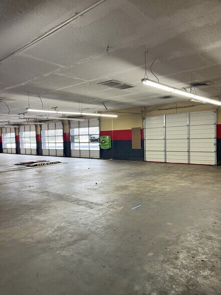 More Photos Of 230 E Blackstock Rd, Spartanburg Freestanding For Lease